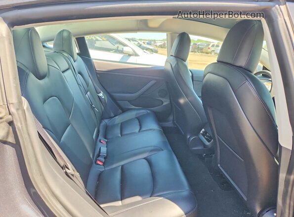 5YJ3E1EB7MF015259 2021 TESLA MODEL Gray Widok tylnych siedzeń