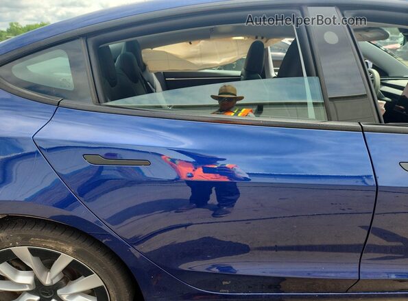 5YJ3E1EB7RF794900 2024 TESLA MODEL Blue Rear seats view