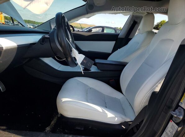 5YJ3E1EB8JF079385 2018 TESLA MODEL Серый Вид салона спереди
