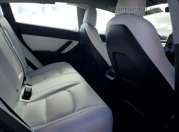 5YJ3E1EB8JF079452 2018 TESLA MODEL Red უკანა სავარძლების ხედი