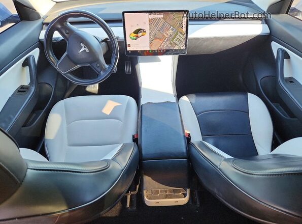 5YJ3E1EB8JF081573 2018 TESLA MODEL White Vista del salpicadero