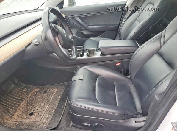 5YJ3E1EB8JF093884 2018 TESLA MODEL White Вид салону спереду