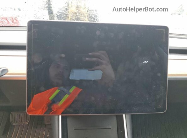 5YJ3E1EB8JF093884 2018 TESLA MODEL White Вид щитка приладів