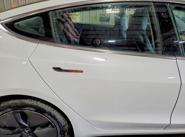 5YJ3E1EB8JF093884 2018 TESLA MODEL White Вид задніх сидінь