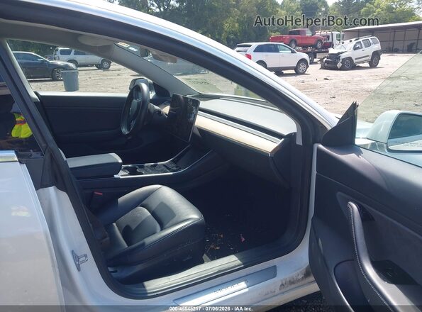 5YJ3E1EB8LF637075 2020 TESLA MODEL 3 White Widok wnętrza z przodu