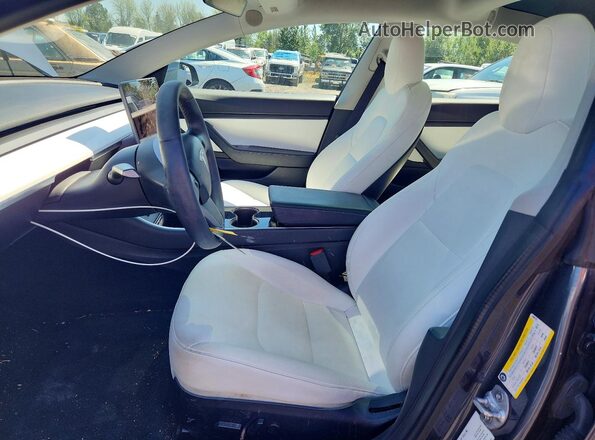 5YJ3E1EB8LF640123 2020 TESLA MODEL Gray Widok wnętrza z przodu