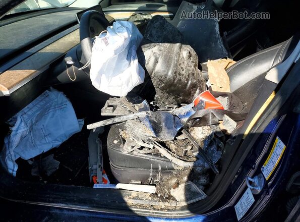 5YJ3E1EB8MF054958 2021 TESLA MODEL Blue Widok wnętrza z przodu