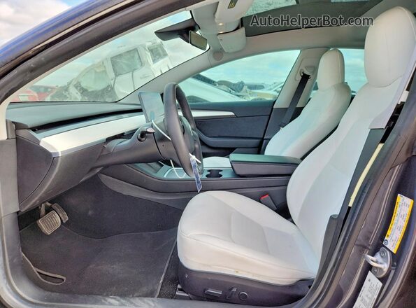 5YJ3E1EB8MF055690 2021 TESLA MODEL Gray Вид салону спереду
