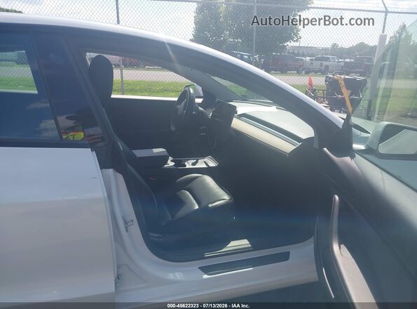 5YJ3E1EB8MF902014 2021 TESLA MODEL 3 White Vista interior delantera