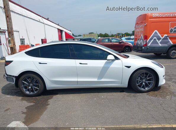 5YJ3E1EB8MF997982 2021 TESLA MODEL 3 White Вид задньої частини салону