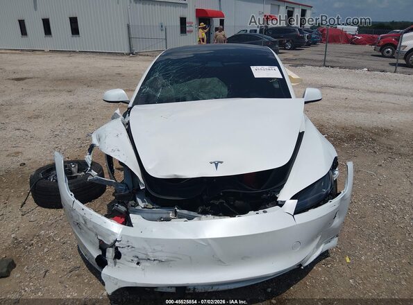 5YJ3E1EB8SF904391 2025 TESLA MODEL 3 Белый Вид панели приборов