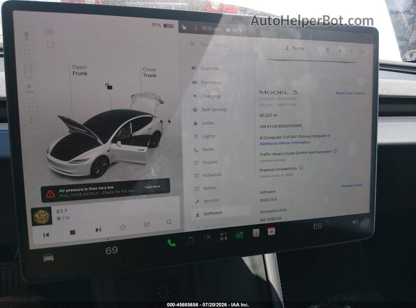 5YJ3E1EB8SF911955 2025 TESLA MODEL 3 White Widok tylnych siedzeń