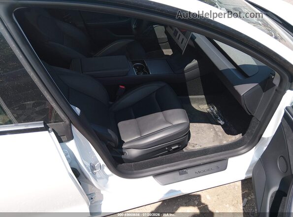 5YJ3E1EB8SF911955 2025 TESLA MODEL 3 White Widok wnętrza z przodu