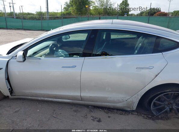 5YJ3E1EB9KF151051 2019 TESLA MODEL 3 White Widok wnętrza z tyłu