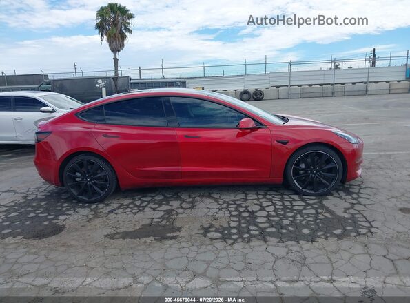 5YJ3E1EB9NF130656 2022 TESLA MODEL 3 Красный Вид задней части салона