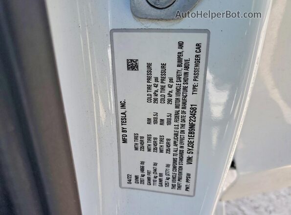 5YJ3E1EB9NF234581 2022 TESLA OTHER White Widok komory silnika