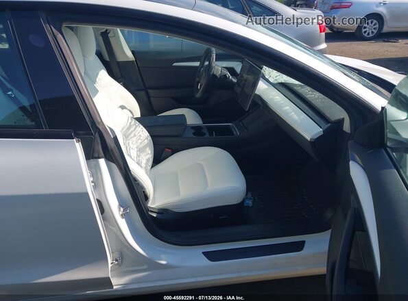 5YJ3E1EB9NF255091 2022 TESLA MODEL 3 White Вид салону спереду