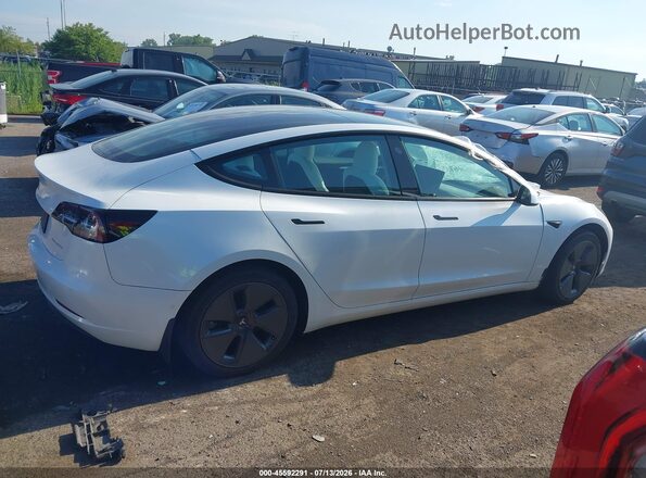 5YJ3E1EB9NF255091 2022 TESLA MODEL 3 White Вид задньої частини салону