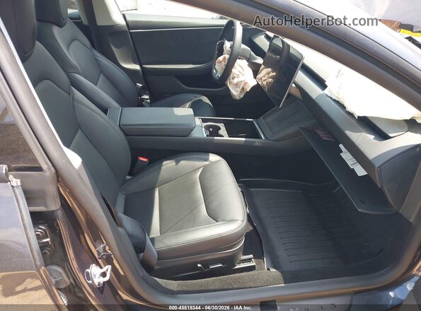 5YJ3E1EB9SF011291 2025 TESLA MODEL 3 Gray Vista interior delantera