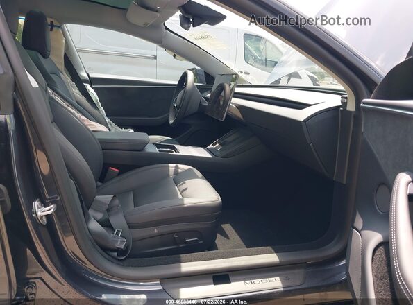 5YJ3E1EB9SF053220 2025 TESLA MODEL 3 Gray Vista interior delantera