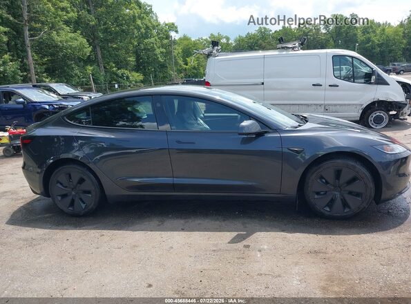 5YJ3E1EB9SF053220 2025 TESLA MODEL 3 Gray Vista interior trasera