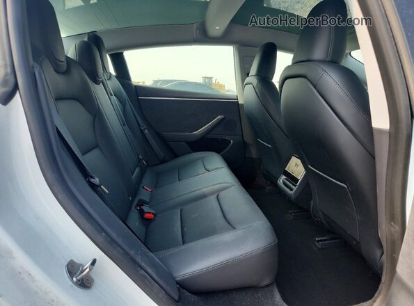5YJ3E1EB9SF906893 2025 TESLA MODEL White Vista de los asientos traseros