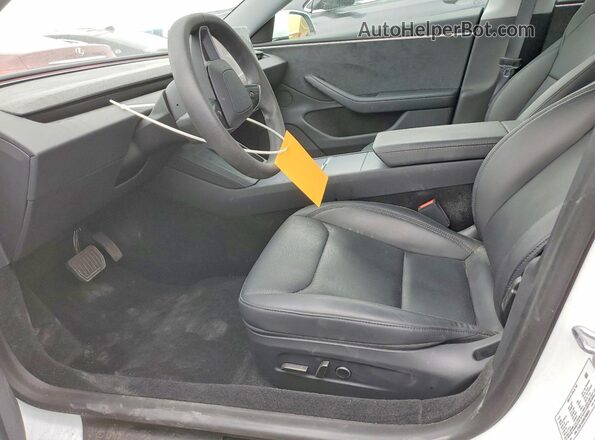 5YJ3E1EB9SF906893 2025 TESLA MODEL White Vista interior delantera