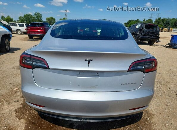 5YJ3E1EBXJF065262 2018 TESLA MODEL Silver Vista trasera