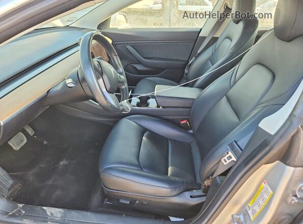 5YJ3E1EBXJF065262 2018 TESLA MODEL Silver Vista interior delantera