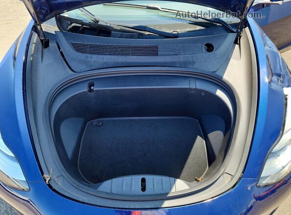 5YJ3E1EBXJF116047 2018 TESLA MODEL Blue Rear interior view