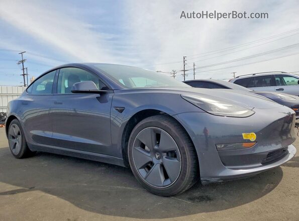 5YJ3E1EBXNF323012 2022 TESLA MODEL Серый Передняя правая четверть