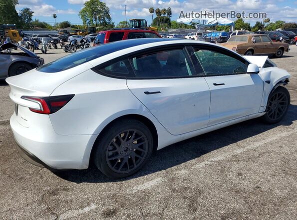 5YJ3E1EBXSF019125 2025 TESLA MODEL White Trasero derecho