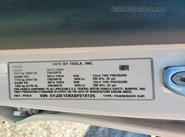 5YJ3E1EBXSF019125 2025 TESLA MODEL White Vista del compartimento del motor