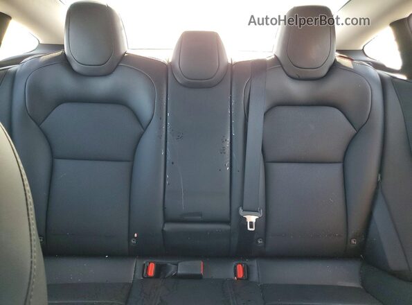 5YJ3E1EBXSF019125 2025 TESLA MODEL White Vista de los asientos traseros