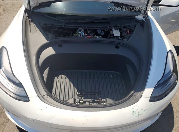 5YJ3E1EC1NF346722 2022 TESLA MODEL White Widok wnętrza z tyłu