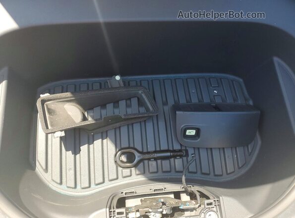 5YJ3E1EC1NF346722 2022 TESLA MODEL White Widok komory silnika