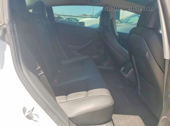 5YJ3E1EC1NF346722 2022 TESLA MODEL White Widok tylnych siedzeń