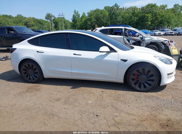 5YJ3E1EC5NF359120 2022 TESLA MODEL 3 White Rear interior view