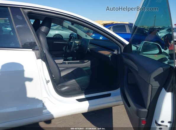5YJ3E1EC8PF500488 2023 TESLA MODEL 3 White Widok wnętrza z przodu