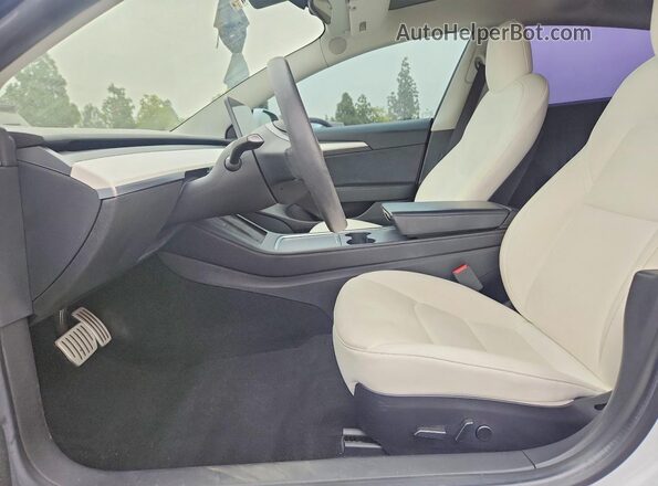 5YJ3E1EC9MF077884 2021 TESLA MODEL White Front interior view