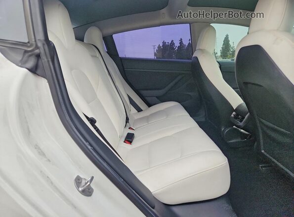 5YJ3E1EC9MF077884 2021 TESLA MODEL White Rear seats view