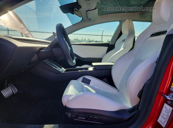5YJ3E1ET6RF896004 2024 TESLA MODEL Red წინა სალონის ხედი