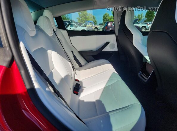 5YJ3E1ET6RF896004 2024 TESLA MODEL Red უკანა სავარძლების ხედი