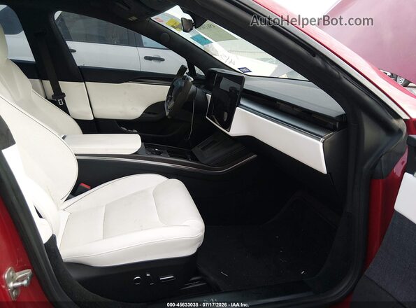5YJSA1E67NF462623 2022 TESLA MODEL S Красный Вид салона спереди