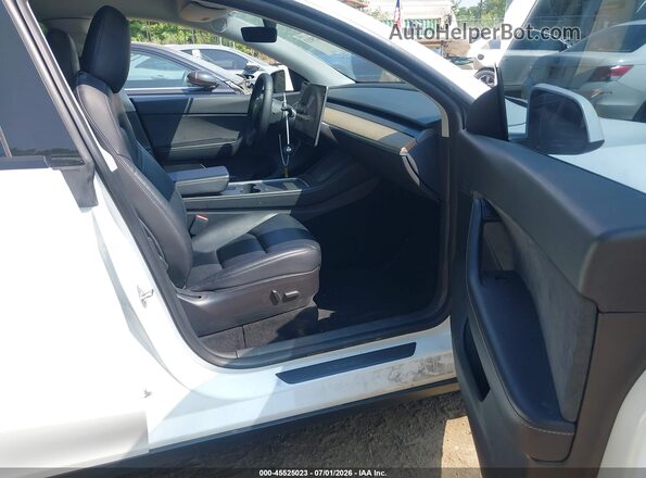 5YJYGAEE3MF265561 2021 TESLA MODEL Y White Vista interior delantera