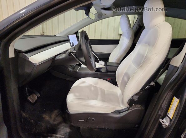 5YJYGAEE4MF193219 2021 TESLA MODEL Серый Вид салона спереди