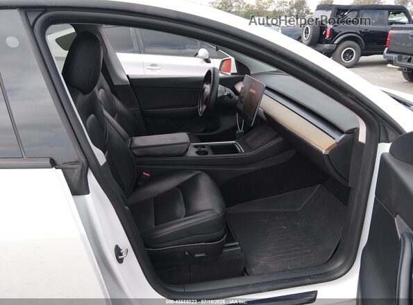 5YJYGAEE4MF234304 2021 TESLA MODEL Y Белый Вид салона спереди