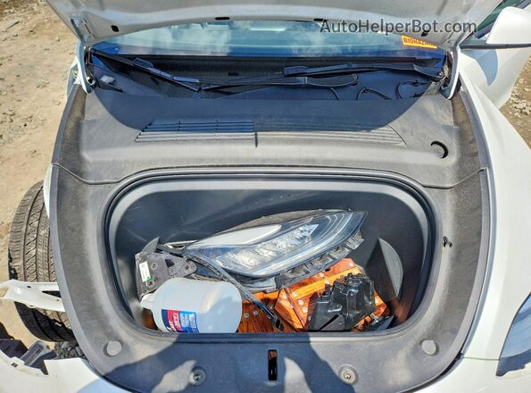 5YJYGDEE0MF204248 2021 TESLA MODEL White Widok wnętrza z tyłu