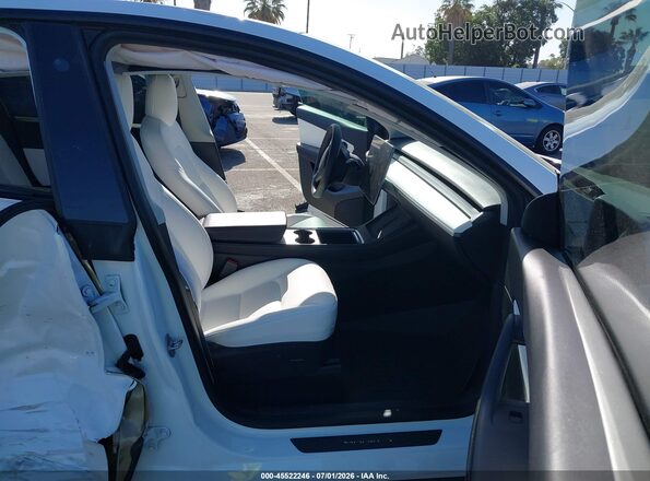 5YJYGDEE0MF299023 2021 TESLA MODEL Y White Widok wnętrza z przodu