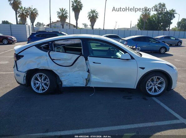 5YJYGDEE0MF299023 2021 TESLA MODEL Y White Widok wnętrza z tyłu